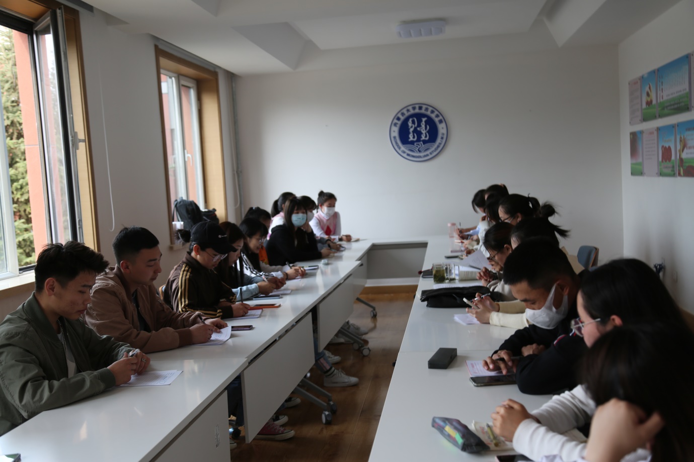 说明: F:\D 公司党委\2021年\党史教育相关2021\公司党史学习教育-新闻稿\“我为群众办实事”座谈会\微信图片_20210421182857.jpg